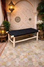 Marokkaanse handgeweven bank met zwart koord