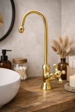 Vintage Polished Brass Bathroom Faucet – Cross Handle Gooseneck Tap - Image 2