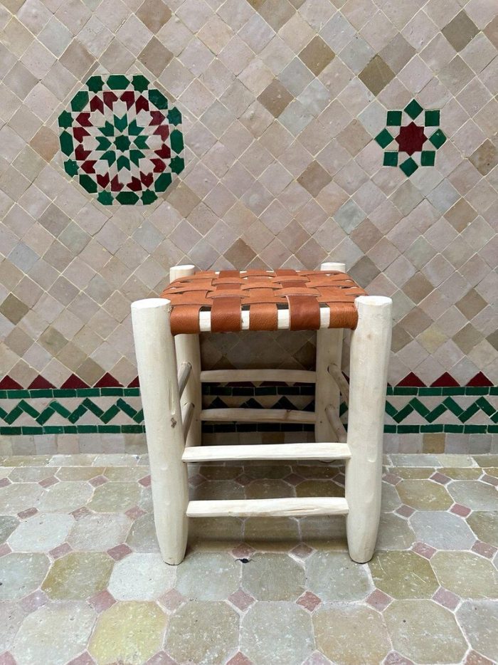 Kleine Marokkaanse Handgemaakte Houten Kruk met Bruin Leer - Image 3