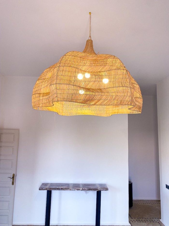Handwoven Wave-Shaped Pendant Lamp – Large Raffia Ceiling Light - Image 3