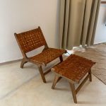 Notenhouten Marokkaanse fauteuil en hocker set met leer – handgemaakt