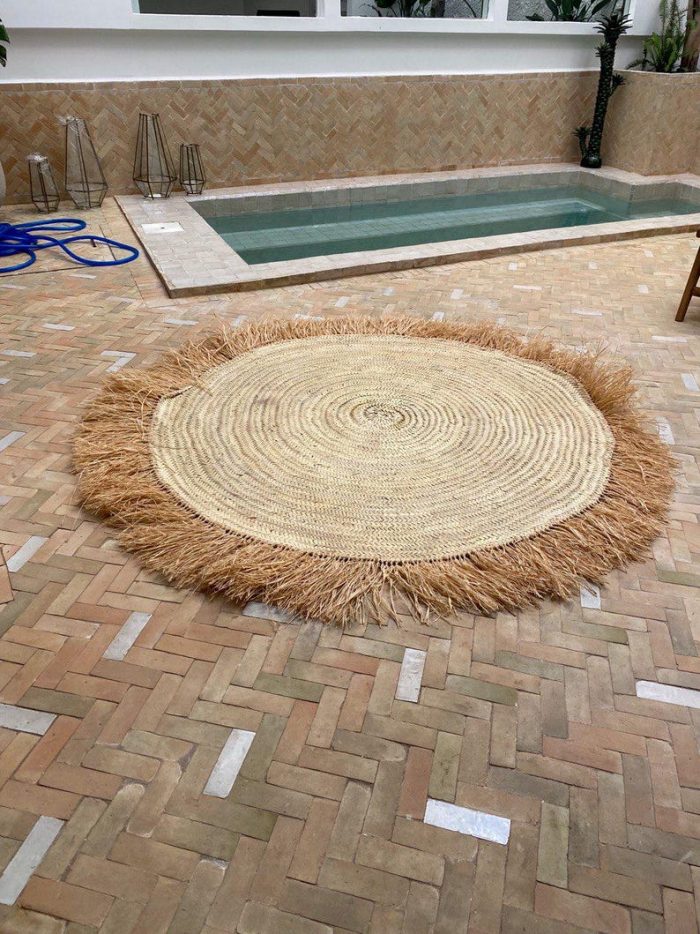 Round Rafia Rug, Woven Straw Natural Fiber Rug - Image 3